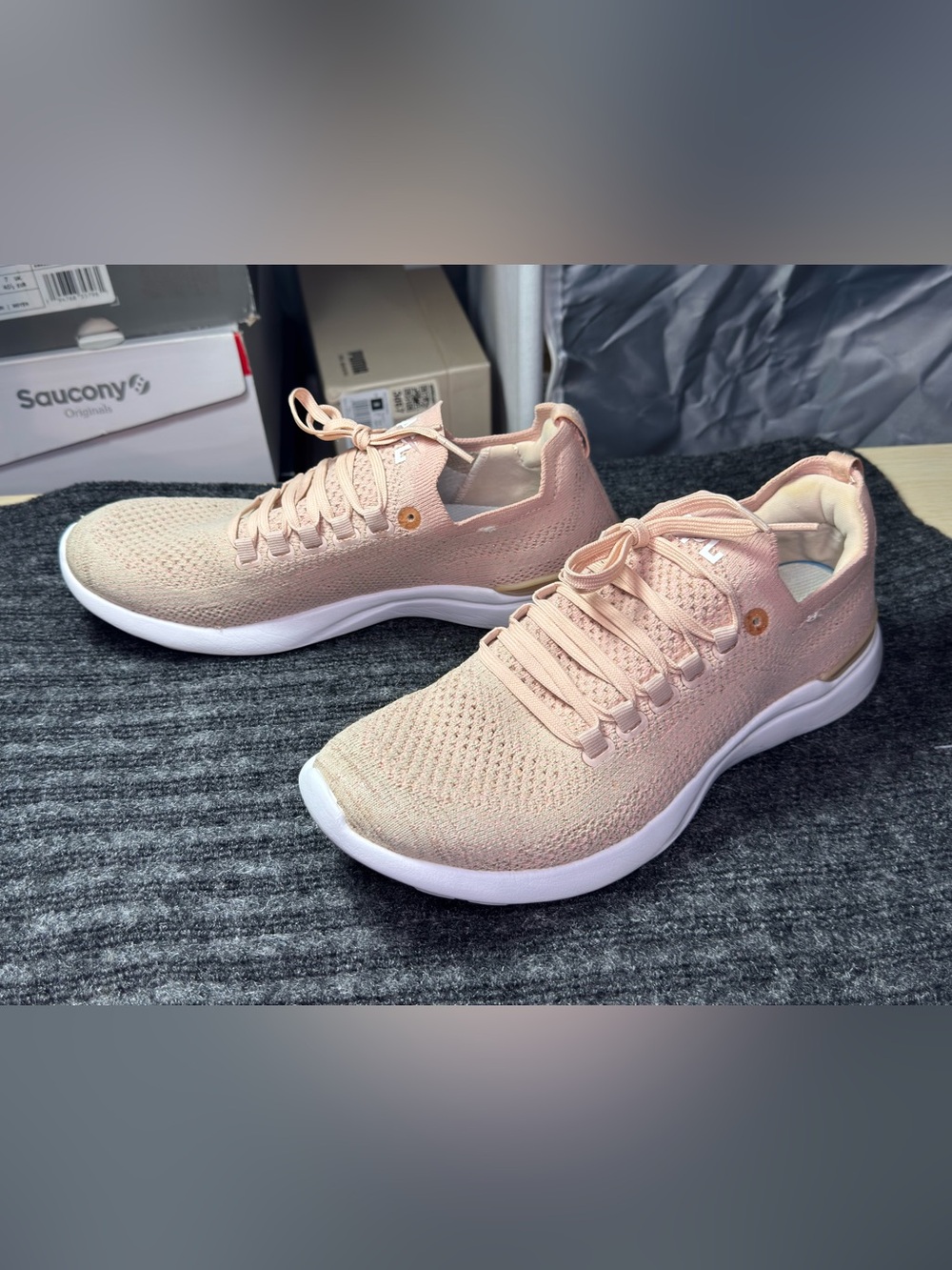 APL Women's TechLoom Breeze Pink Athletic Shoes Size 9 Slip-0n Lace Sneakers
